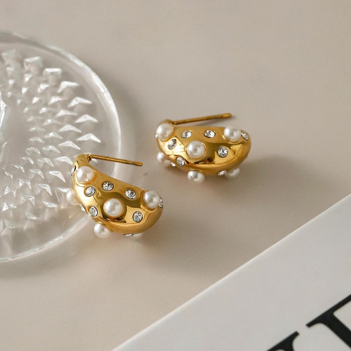 18k Gold AD Studded Earring