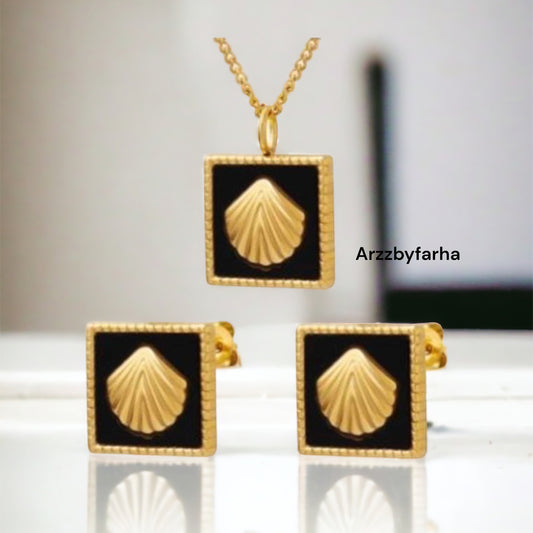 18k Gold Plated Set of Pendant Chain & Studs