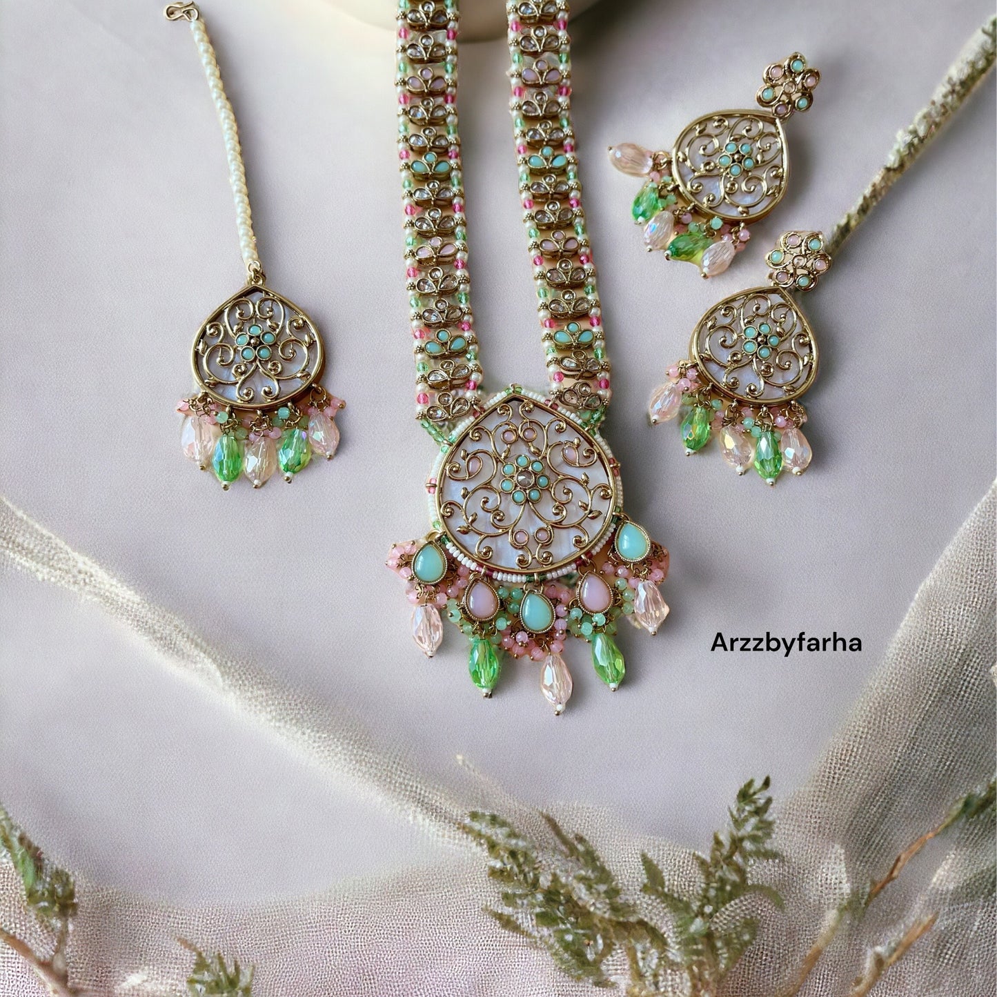 Elegant MOP Necklace Set