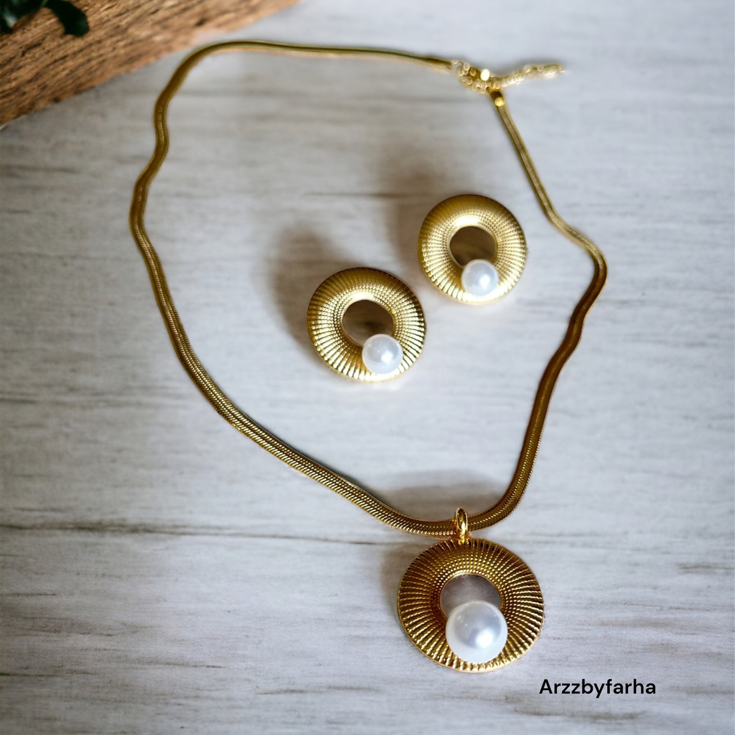 Gold Pearl Pendant Chain Set