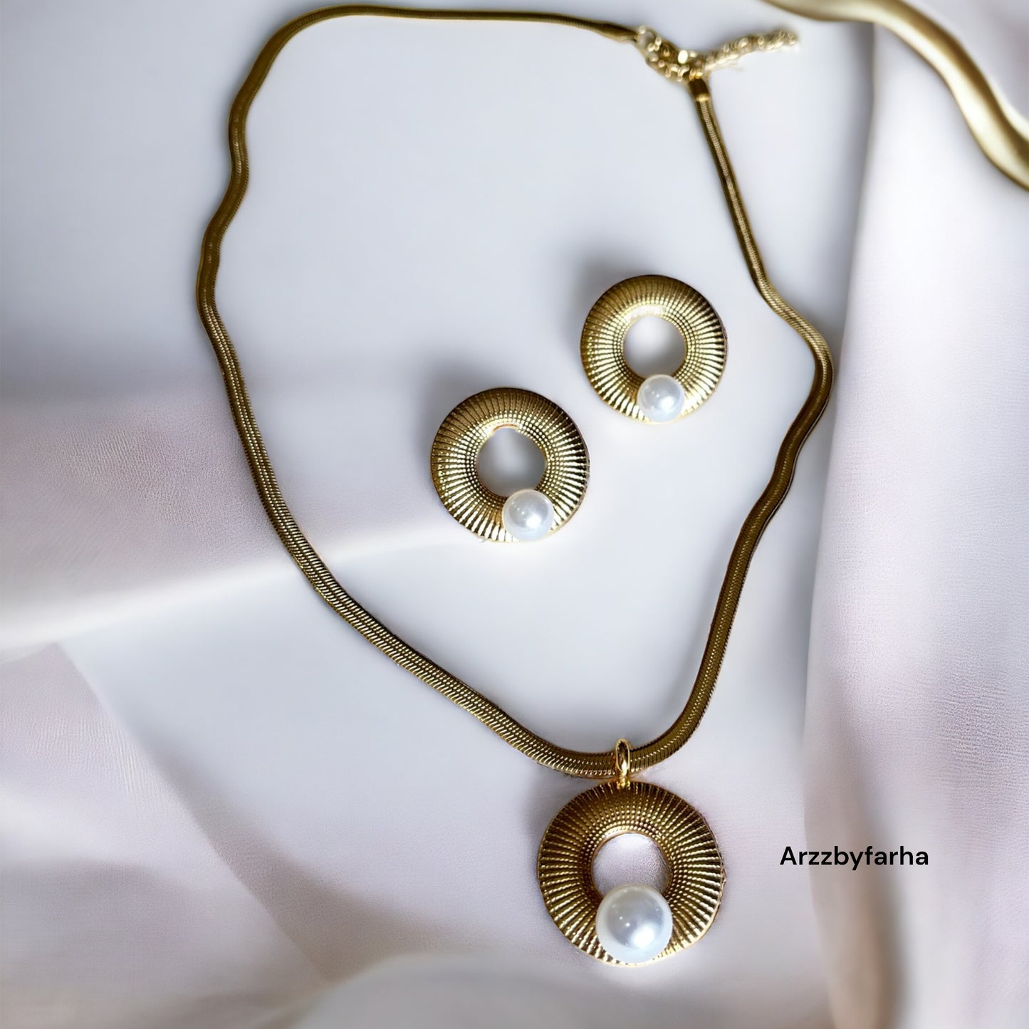 Gold Pearl Pendant Chain Set