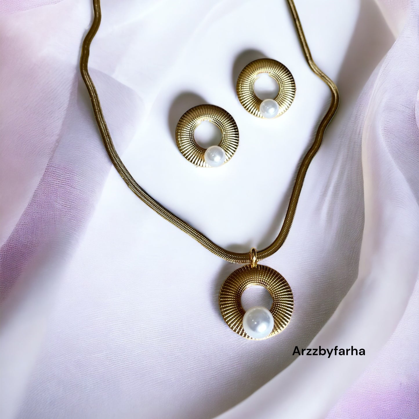 Gold Pearl Pendant Chain Set