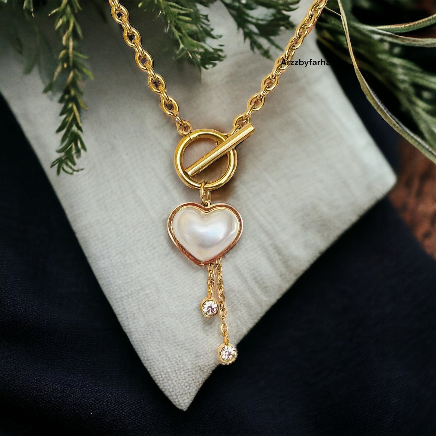 White Heart Front Open Necklace