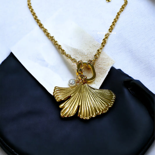 Flower Pendant Necklace